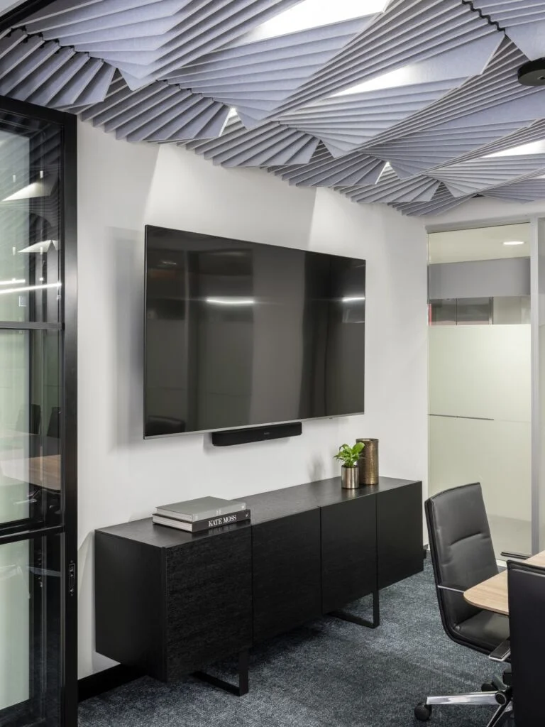 #morethanspace #interiordesign #commercialdesign #officedesign #workplacedesign #workspacedesign #workplacecollaboration #meetingroom #ceilingacoustics #operablewalls #industrialofficedesign 